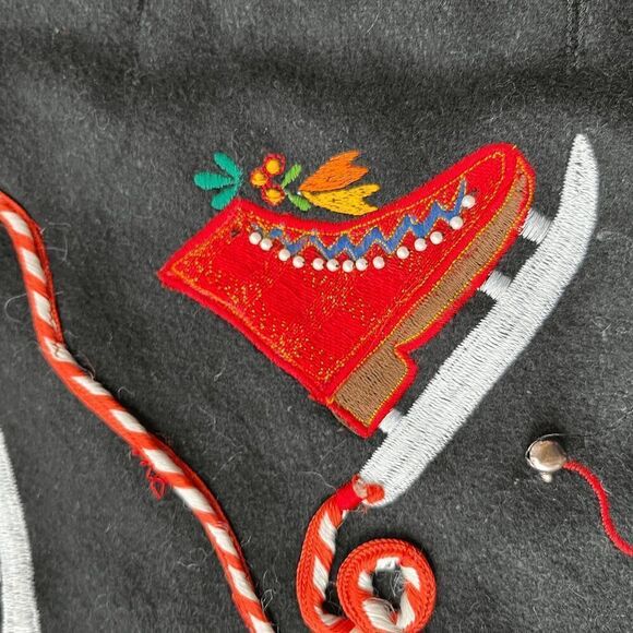 Keren Hart Embroidered Wool Vest Ice Skates Holiday Motif Size M Christmas - Picture 10 of 12